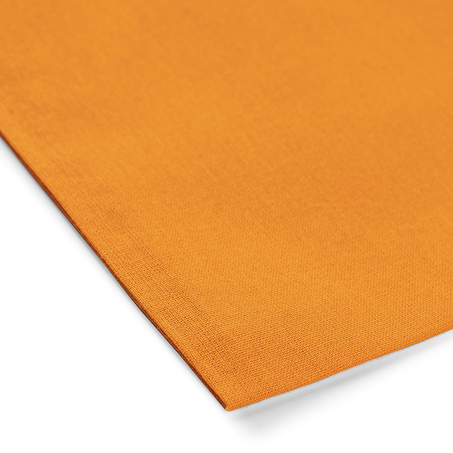 Gros plan sur le tote bag personnalisé orange en coton avec impression de logo, 140 g/m²