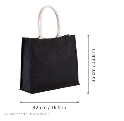 Svart strandväska i jute med eget tryck, 330 g/m², 42 × 35 cm med 15 cm kil, med mått för bredd och höjd