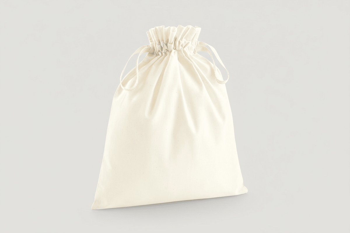 Luonnonvalkoinen luomupuuvillainen narukassi omalla painatuksella 115 g/m² 25 x 32 cm