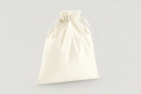 Luonnonvalkoinen luomupuuvillainen narukassi omalla painatuksella 115 g/m² 25 x 32 cm