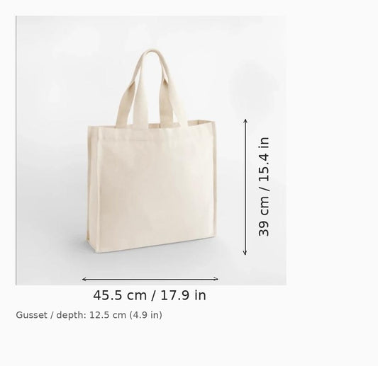 Luonnonvalkoinen kierrätyspuuvillainen kangaskassi (Chevron Handle Shopper) omalla painatuksella, 407 g/m², 45,5 x 39 x 12,5 cm — mittapiirros: leveys, korkeus ja pohjan syvyys